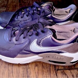 Brand New Nike AirMax Runners sz 9.5